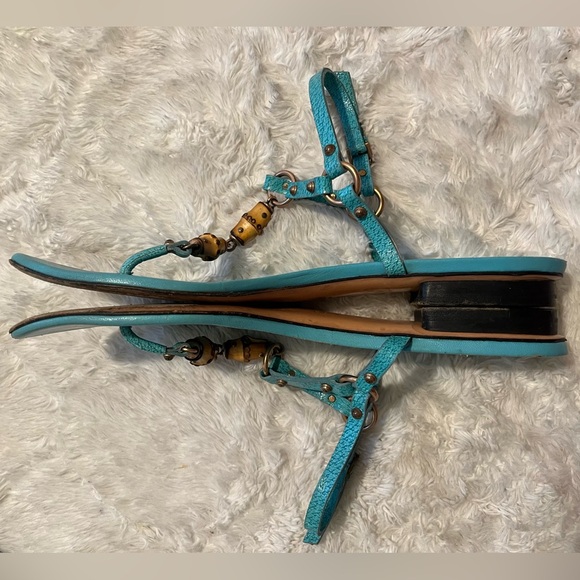 Gucci Made in Italy Turquoise Bamboo Accent Leather T-Strap Sandals size 9B - Picture 3 of 6